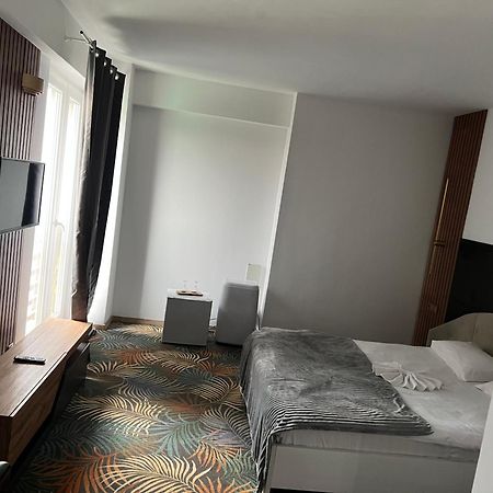 Hotel Sydney Крайова Экстерьер фото