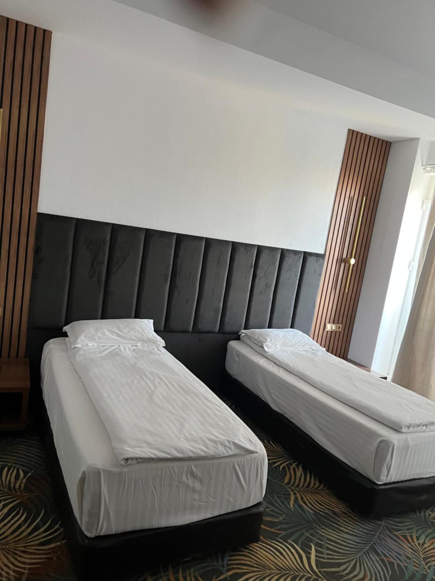 Hotel Sydney Крайова Экстерьер фото