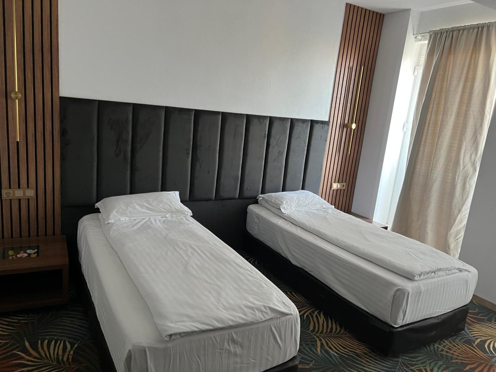 Hotel Sydney Крайова Экстерьер фото