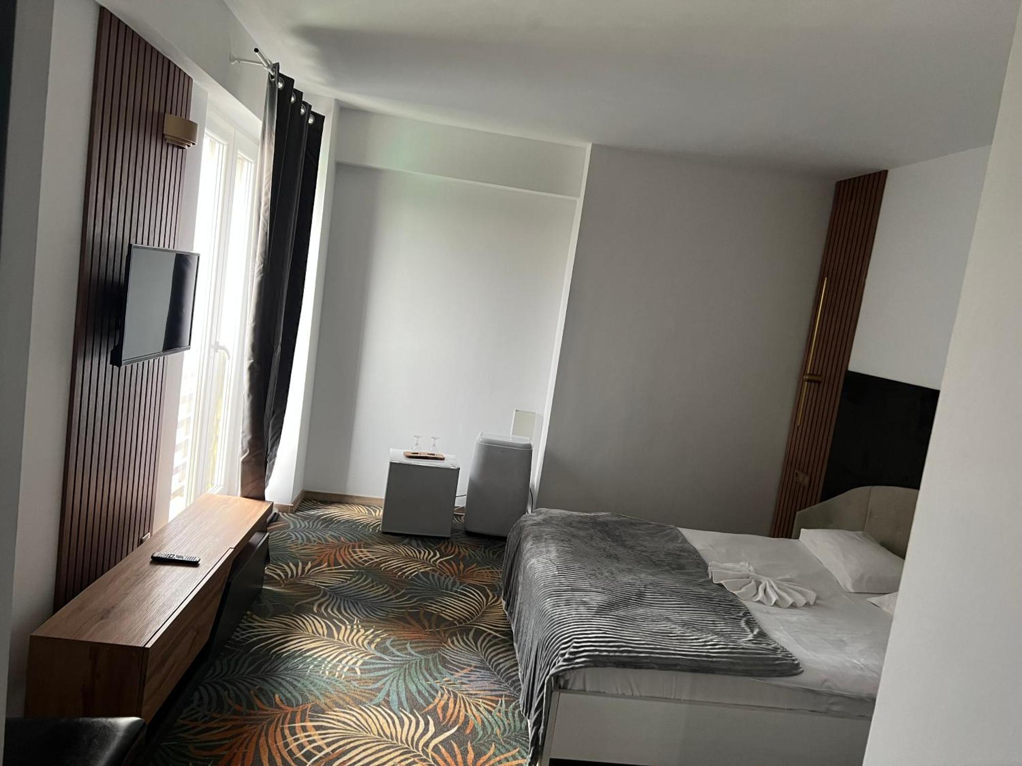 Hotel Sydney Крайова Экстерьер фото